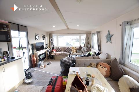 2 bedroom park home for sale, Oaklands Holiday Park, Colchester Road, St Osyth