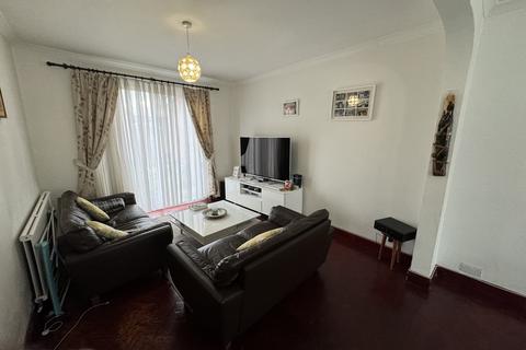 3 bedroom semi-detached house to rent, Park Road, HOUNSLOW, Greater London, tw3