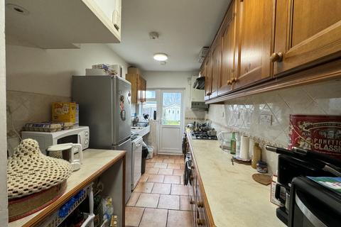 3 bedroom semi-detached house to rent, Park Road, HOUNSLOW, Greater London, tw3