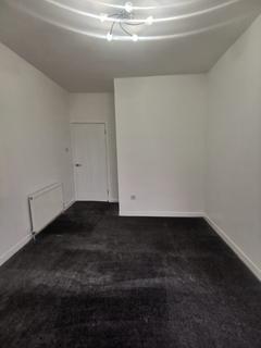 2 bedroom flat to rent, Neilston Road, Paisley PA2