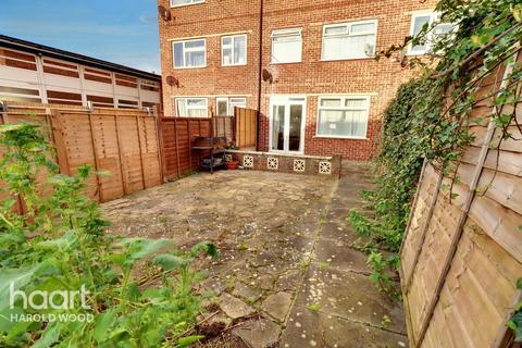 2 Orchis Way, Romford, RM3 9NT