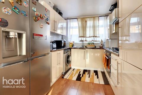 2 Orchis Way, Romford, RM3 9NT