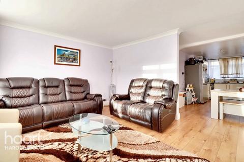 2 Orchis Way, Romford, RM3 9NT