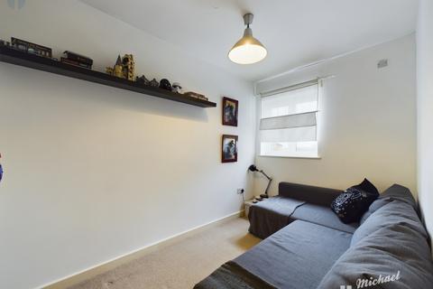 2 bedroom flat for sale, Wedgewood Street, Aylesbury