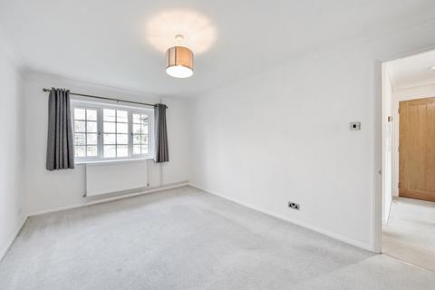 2 bedroom flat for sale, Farnham, Surrey GU9