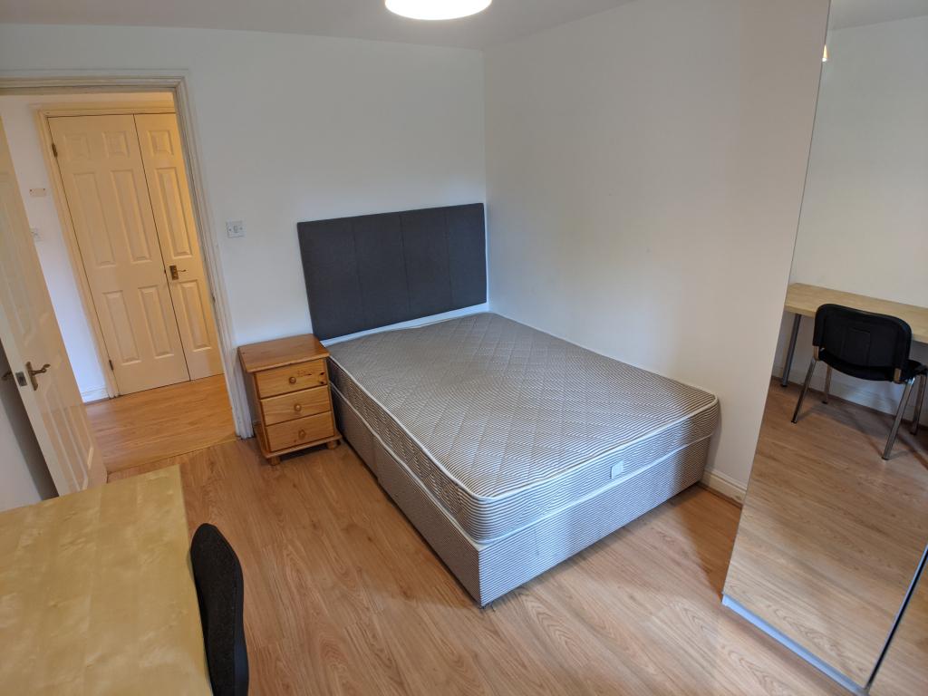 Wilmslow Road, Manchester M20 2 bed flat to rent £975 pcm (£225 pw)