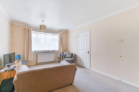 2 bedroom flat for sale, Fernleigh Close, Waddon, Croydon, CR0