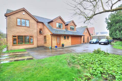 6 bedroom detached house for sale, The conifers, High Street, Reepham, Lincoln, LN3