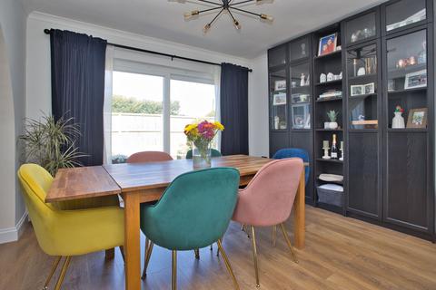 2 Penfold Gardens, Shepherdswell, Dover, CT15 7PQ
