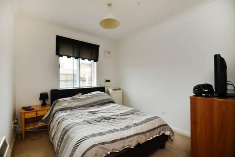 2 bedroom flat to rent, Grove Road, Hounslow, TW3
