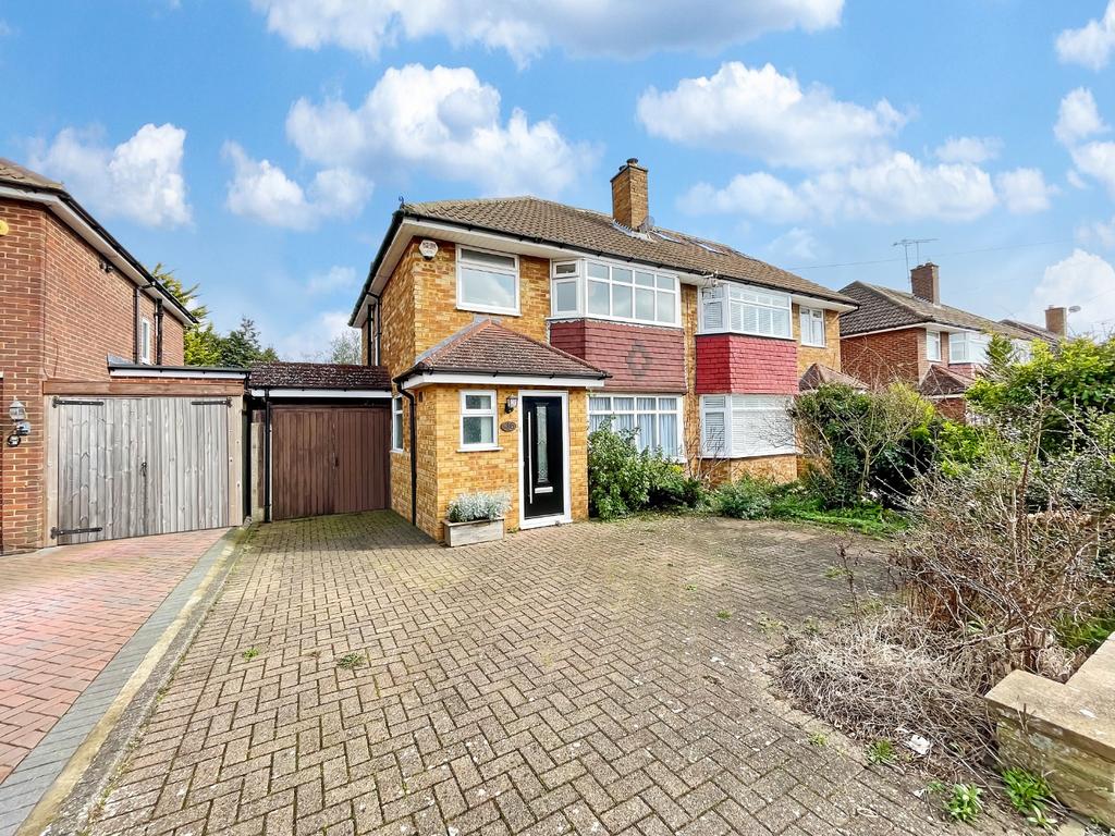 Crowland Road, Luton, Bedfordshire... 3 bed semidetached house for