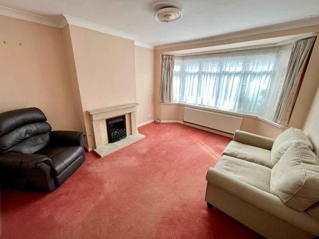 Crowland Road, Luton, Bedfordshire... 3 bed semidetached house for