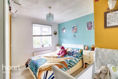 18 Sharpness Close, Hayes, UB4 9SW