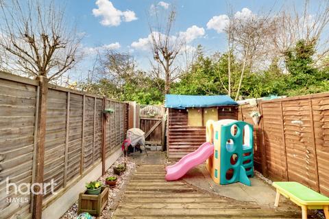 18 Sharpness Close, Hayes, UB4 9SW