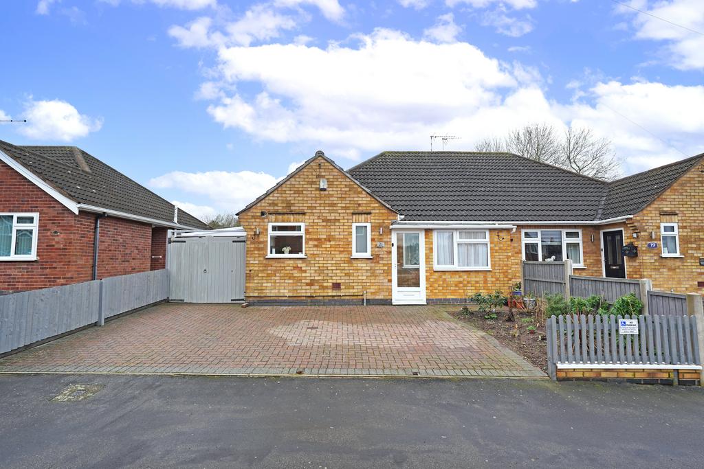 Kirby Muxloe, Leicester LE9 3 bed semidetached bungalow for sale £