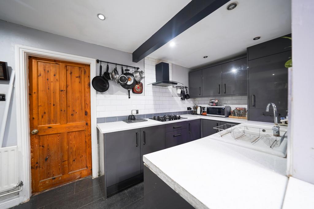 Netherhall, Leicester LE5 3 bed terraced house for sale £240,000