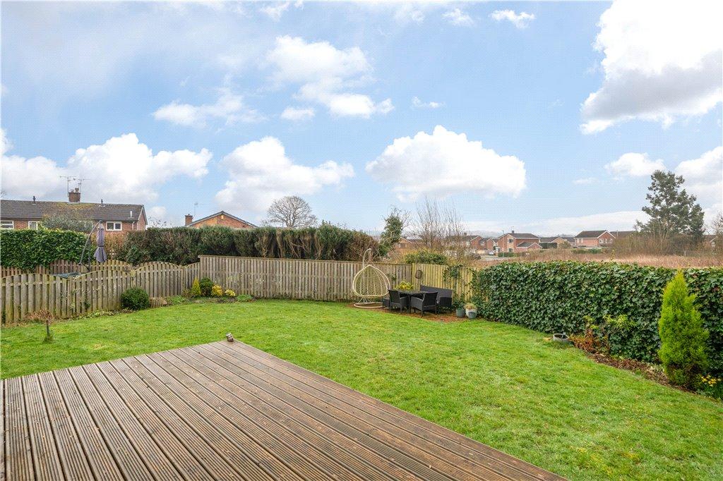 Silverdale Crescent, Guiseley, Leeds, West Yorkshire, LS20 3 bed semidetached house for sale