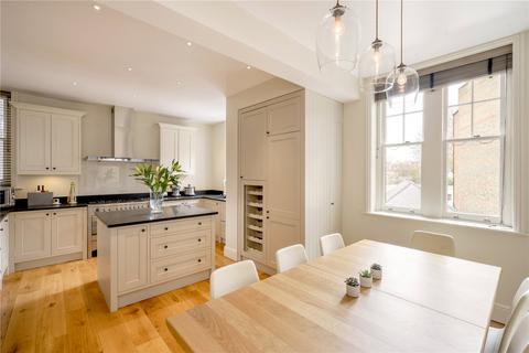 3 bedroom apartment for sale, Cheyne Court, London, SW3