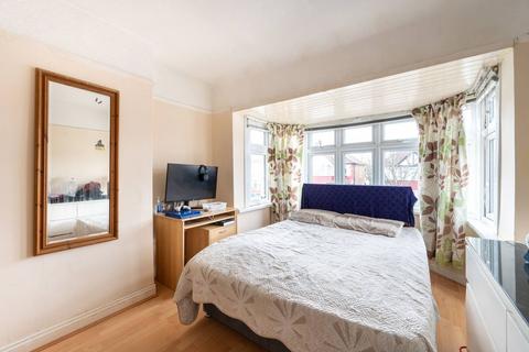 3 bedroom terraced house for sale, Coniston Avenue, Perivale, Greenford, UB6