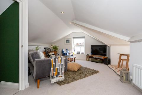 2 bedroom maisonette for sale - Windsor Road, Penarth, CF64