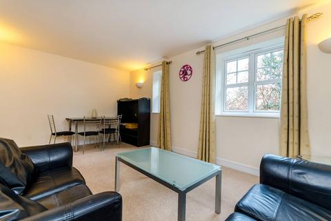 1 bedroom flat to rent, Heathside Road, Woking, GU22