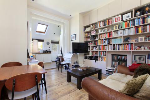 2 bedroom flat for sale, Battersea, London SW18