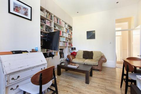 2 bedroom flat for sale, North Side Wandsworth Common, London SW18