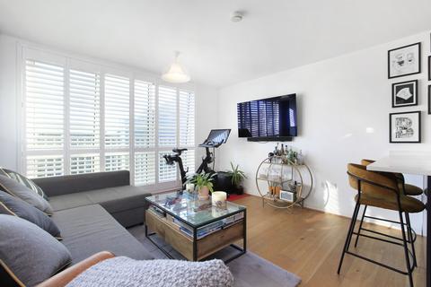 2 bedroom flat for sale, Oyster Wharf, Battersea SW11