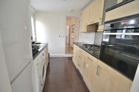 2 bedroom terraced house to rent, Great Knollys Street, Reading