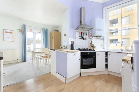 2 bedroom flat to rent, Clapham, London SW8