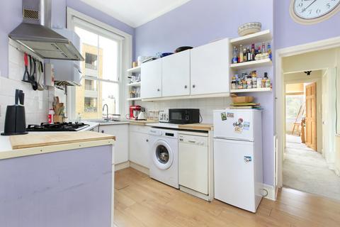 2 bedroom flat to rent, Clapham, London SW8