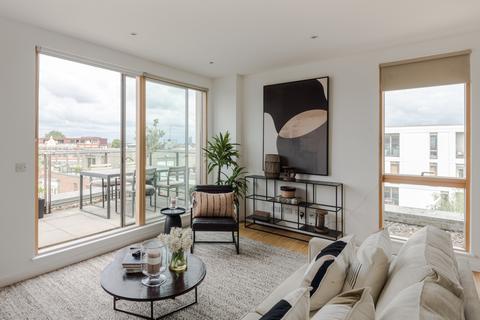 169 Wingate Square, London, SW4 0AN