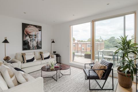 169 Wingate Square, London, SW4 0AN