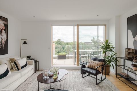 169 Wingate Square, London, SW4 0AN