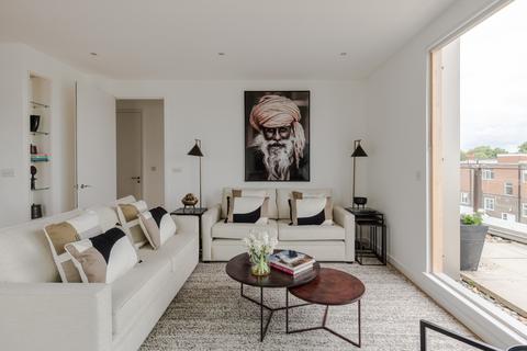 169 Wingate Square, London, SW4 0AN