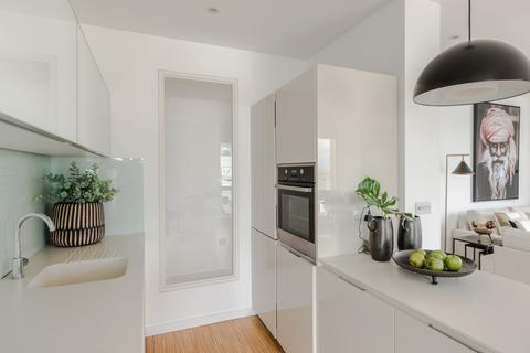 169 Wingate Square, London, SW4 0AN
