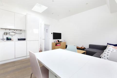 2 bedroom flat for sale, Balham, London SW12