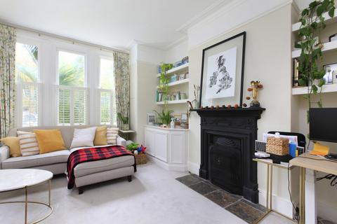 3 bedroom maisonette to rent, Trouville Road, London SW4