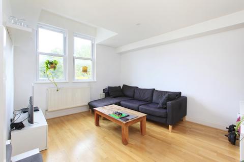 2 bedroom flat to rent, Poynders Road, London SW4