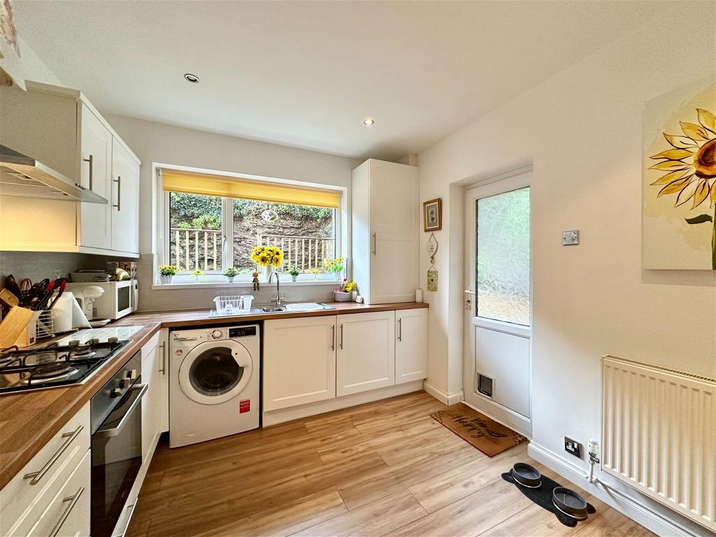 Stanmore Tor, Paignton 2 bed semidetached bungalow for sale £275,000