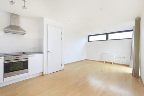 1 bedroom flat for sale, Petergate, London SW11
