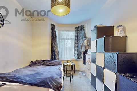 1 bedroom flat for sale, The Warren, Manor Park, E12 5HY