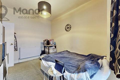 1 bedroom flat for sale, The Warren, Manor Park, E12 5HY