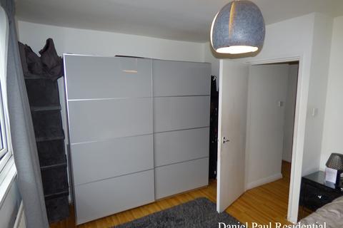 2 bedroom flat to rent - Brent Lea