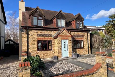 3 bedroom detached house for sale, Bundys Way, Staines-upon-Thames, Surrey, TW18
