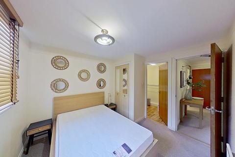 2 bedroom flat to rent, Old Tolbooth Wynd, Edinburgh, EH8