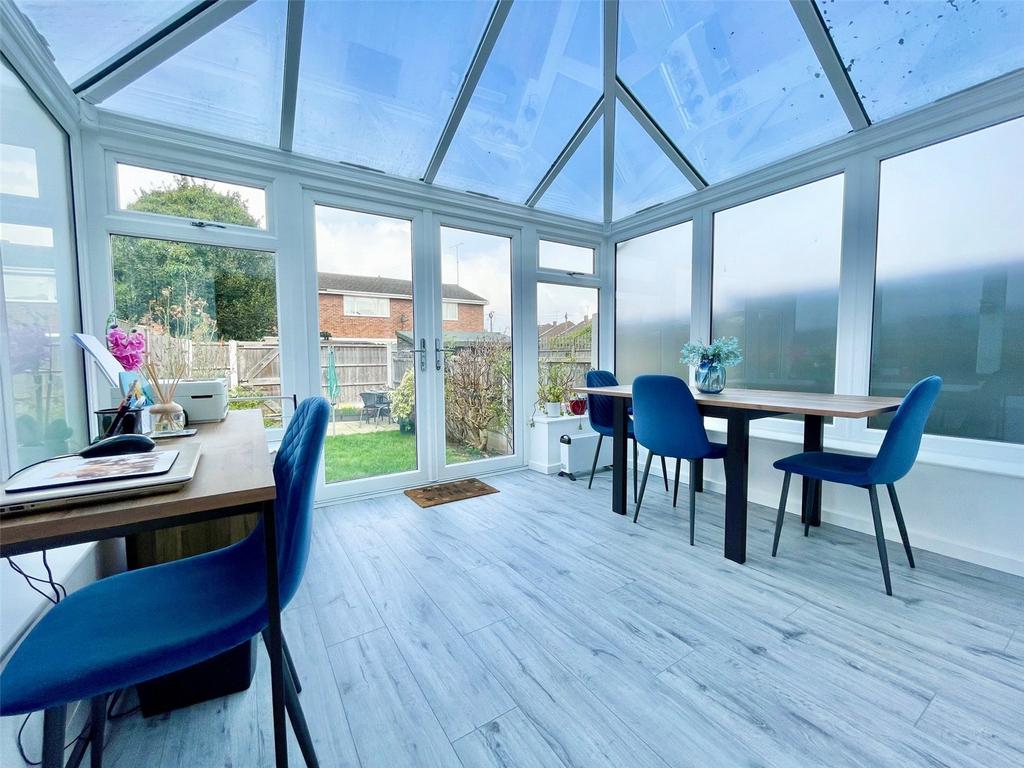 Lambeth Road, LeighonSea, Essex, SS9 2 bed terraced house for sale
