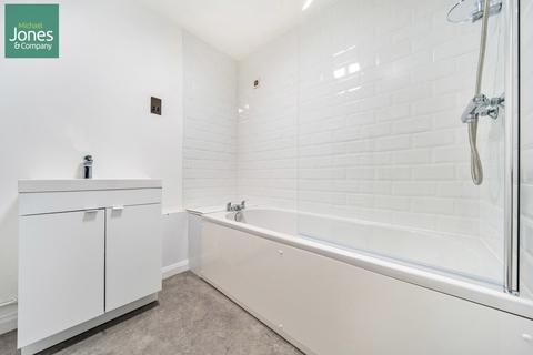 2 bedroom flat to rent - West Avenue, Worthing, West Sussex, BN11