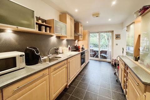 2 bedroom flat for sale, Spath Road, West Didsbury, Manchester, M20