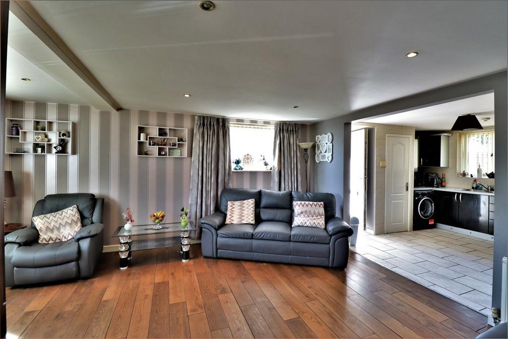 Monk Bretton Barnsley S71 4 bed bungalow for sale £225,000